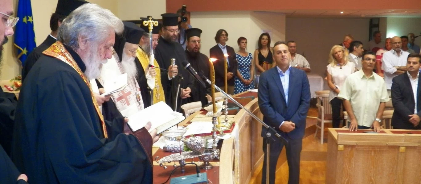 Υψηλή ένταση στη συνεδρίαση του ΔΣ της Γλυφάδας με ακραίους χαρακτηρισμούς και προσωπικές επιθέσεις